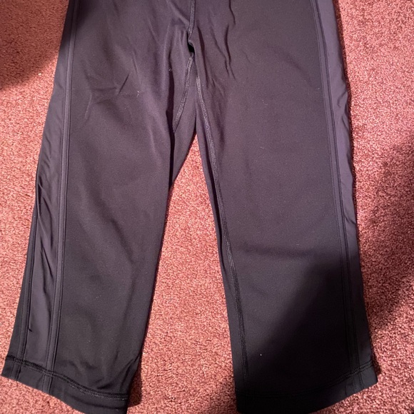 Size 6 lululemon leggings - Picture 4 of 8